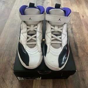 Jordan Jumpman Two Trey Basketball Shoes